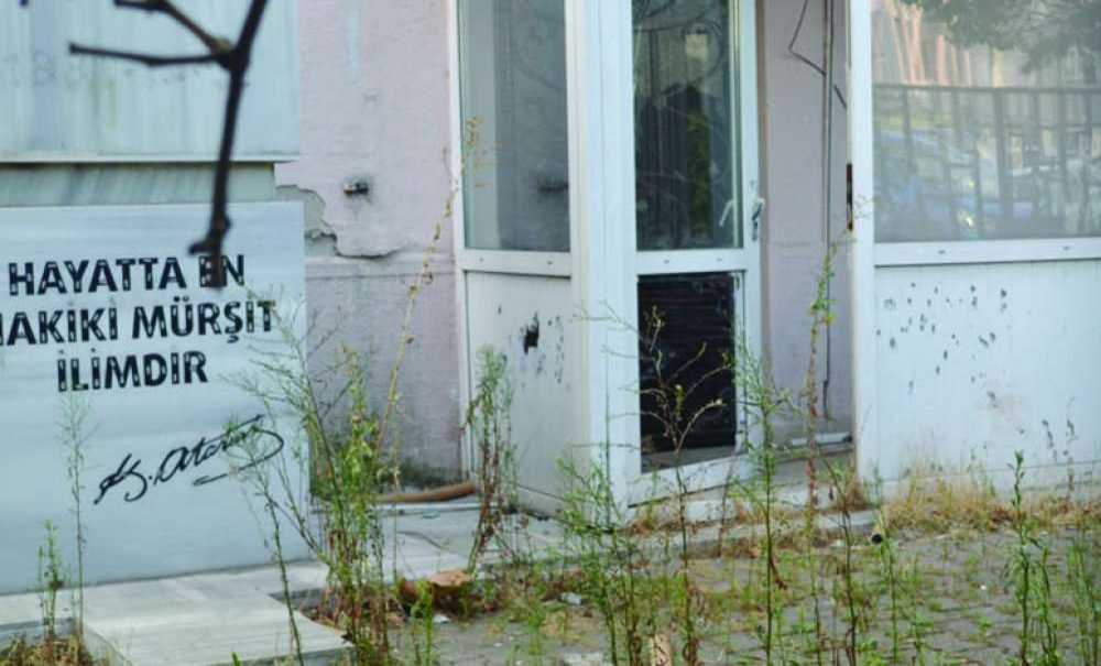 Eski Askerlik Şubesi Çürümeye Terk Edildi