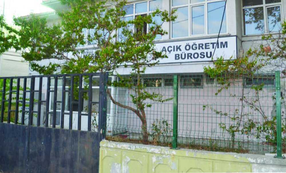 Eski Askerlik Şubesi Çürümeye Terk Edildi