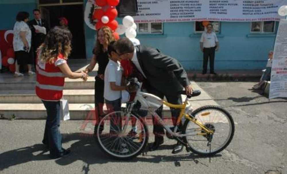 Kendi Küçük Yüreği Kocaman