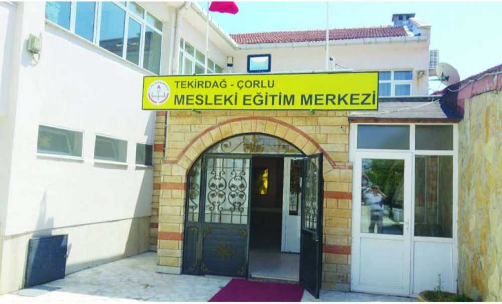 Ortaokul Mezunu Kalfa Ve Ustalara Lise Diploması Veriliyor