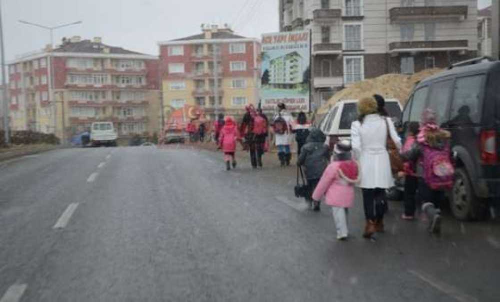 Öğrenciler De Velileri De Tehlikeyle Burun Buruna