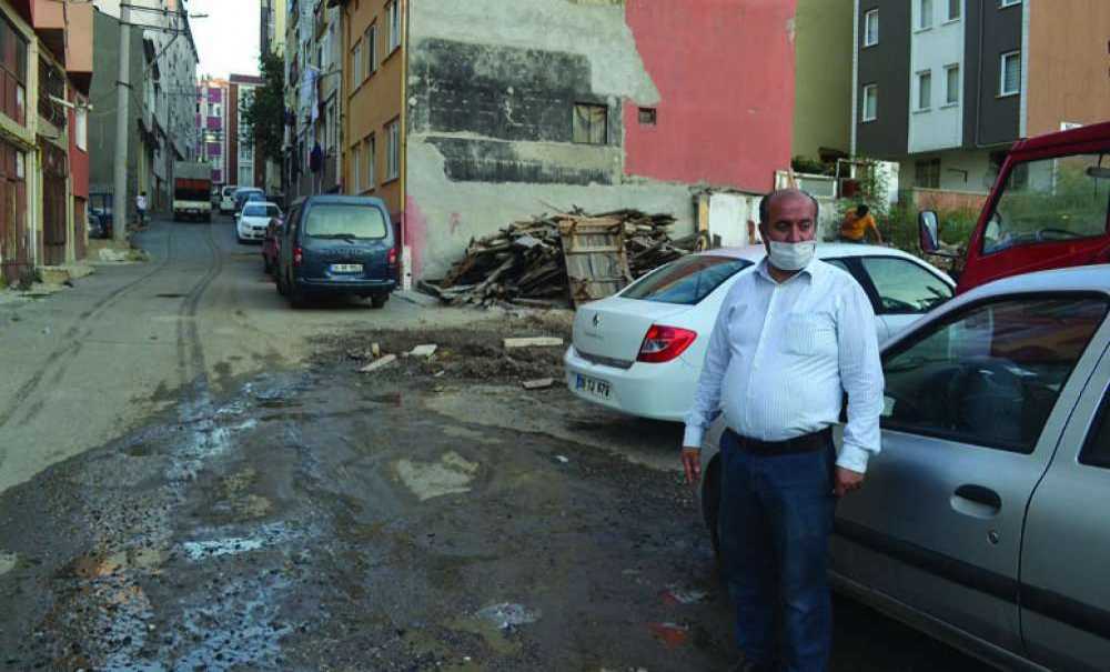 Lağım Suyunun İçine Pazar Kuruldu