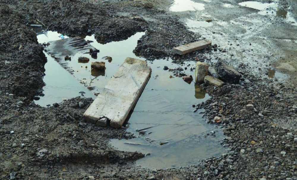 Lağım Suyunun İçine Pazar Kuruldu