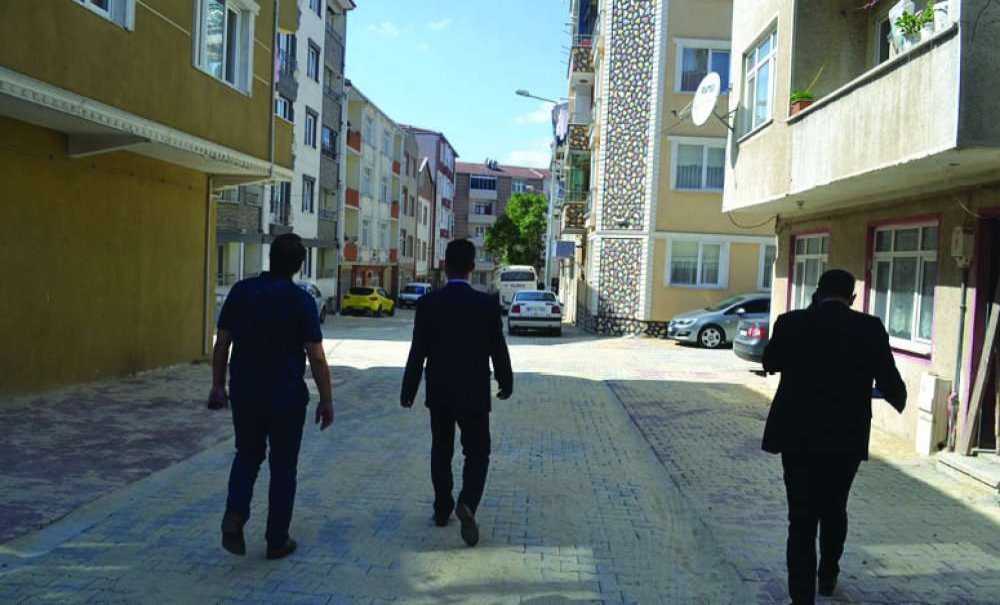 Mahalle Sakinleri Sarıkurt'u Takdir Etti