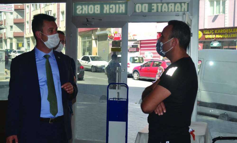 Mahalle Sakinleri Sarıkurt'u Takdir Etti