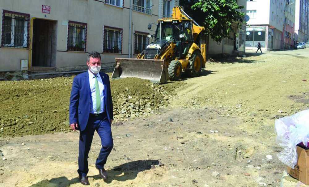 Mahalle Sakinleri Sarıkurt'u Takdir Etti