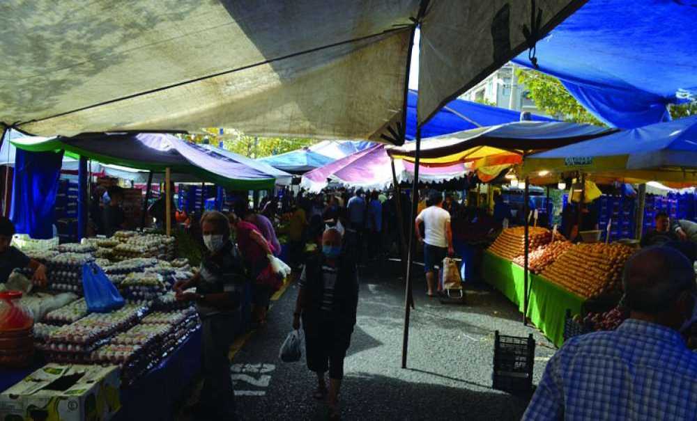 Pazartesi Pazarı'nda Fiyatlar Yüz Güldürüyor