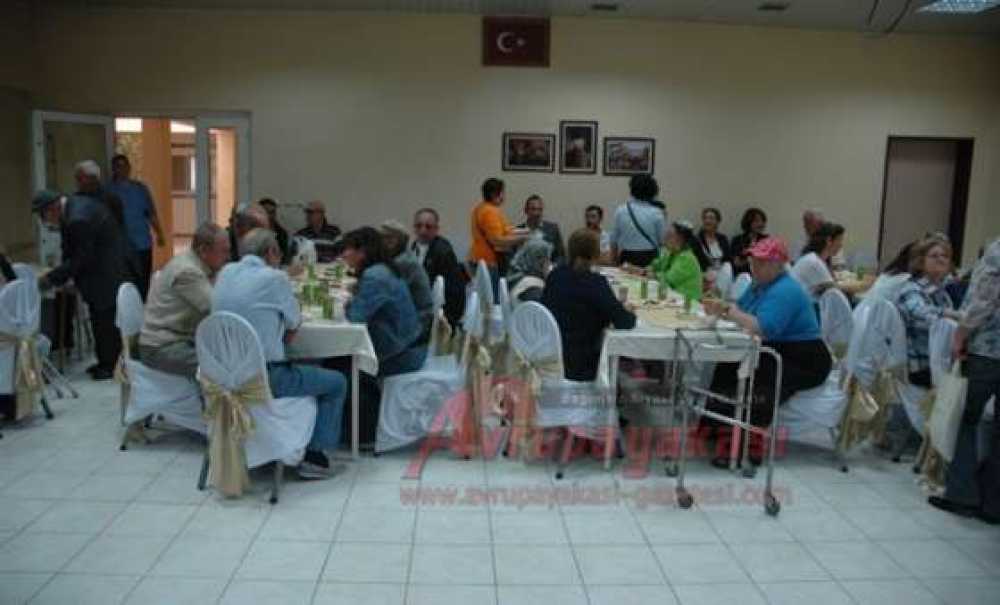 Chp Çorlu İlçe Örgütü`nden Huzurevinde Babalar Günü Etkinliği