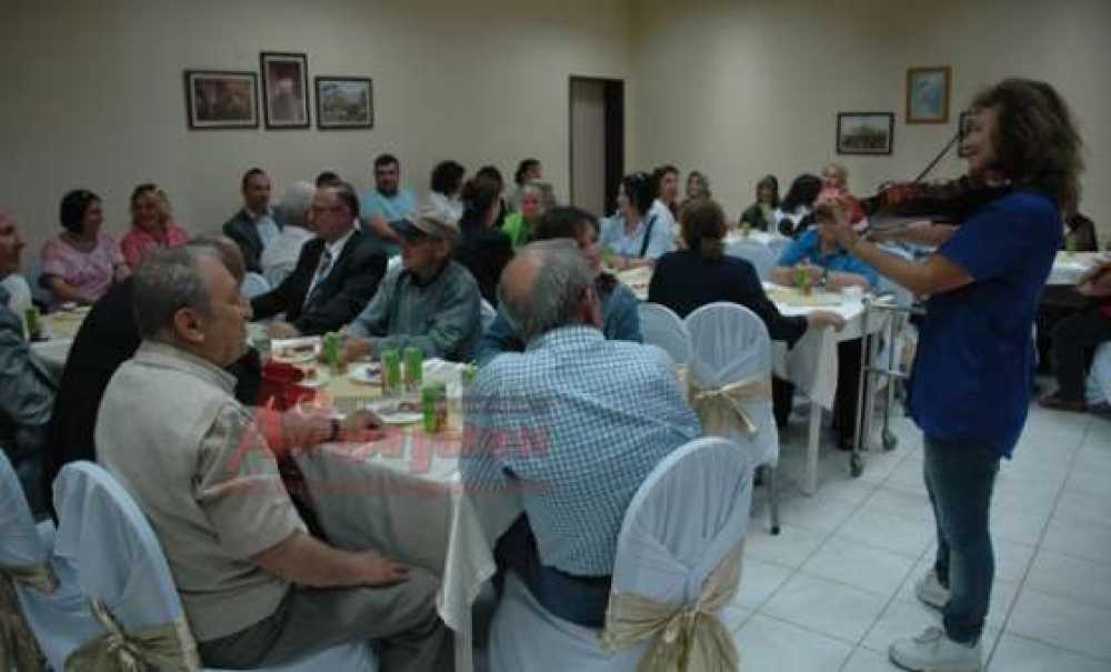 Chp Çorlu İlçe Örgütü`nden Huzurevinde Babalar Günü Etkinliği