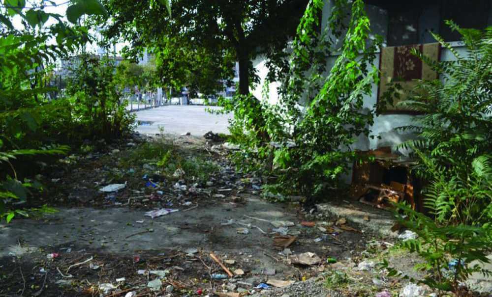 Otogarın Karşısındaki Bina Çöplük İçinde!!!