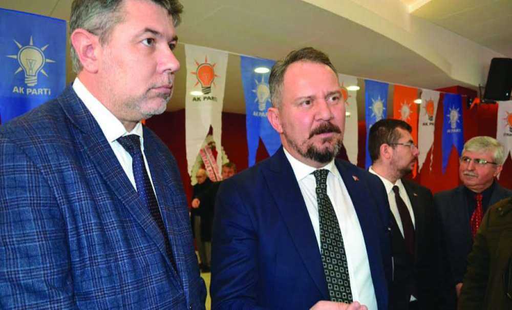 Ak Parti'de Neler Oluyor?