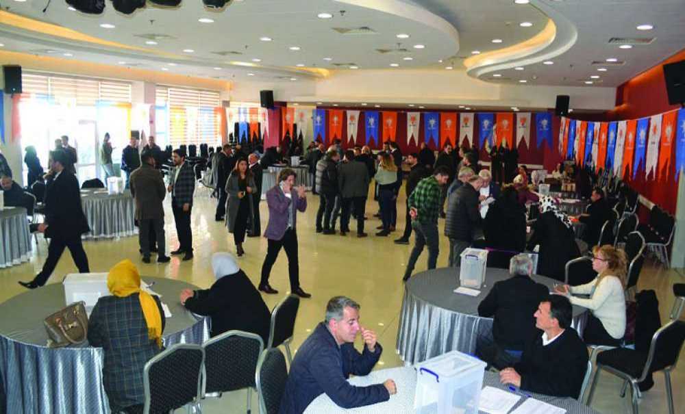 Ak Parti'de Neler Oluyor?