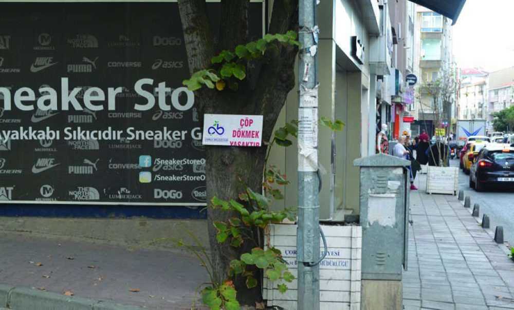 Mandıracı Caddesi'nde Vatandaşlar Bulduğu Yere Çöpünü Bırakıyor