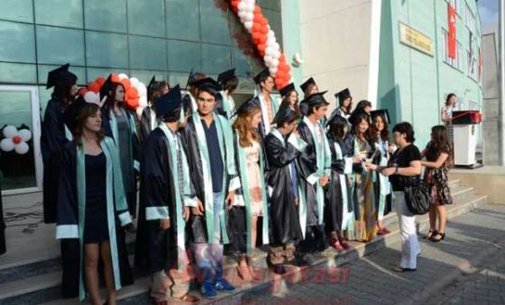 Cemile Yeşil Anadolu Lisesi'nde Mezuniyet Coşkusu