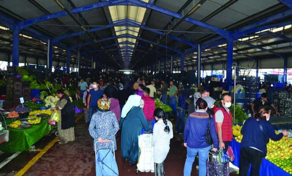 Pazarında Pandemiye Aldırış Eden Yok!