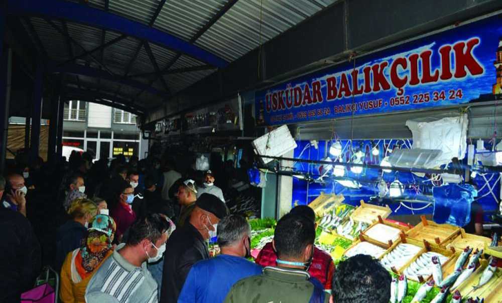 Pazarında Pandemiye Aldırış Eden Yok!