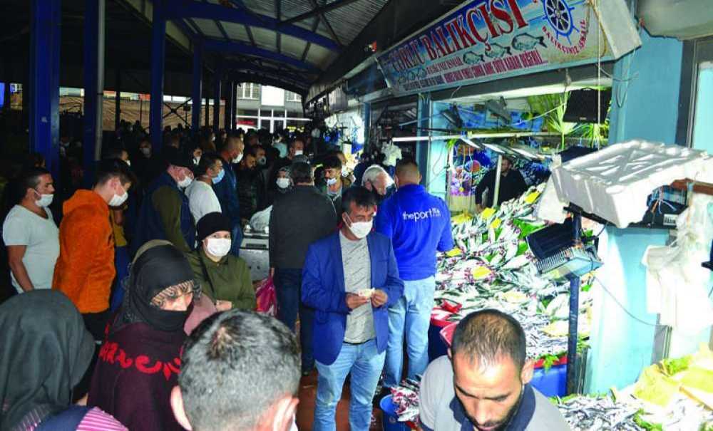 Pazarında Pandemiye Aldırış Eden Yok!