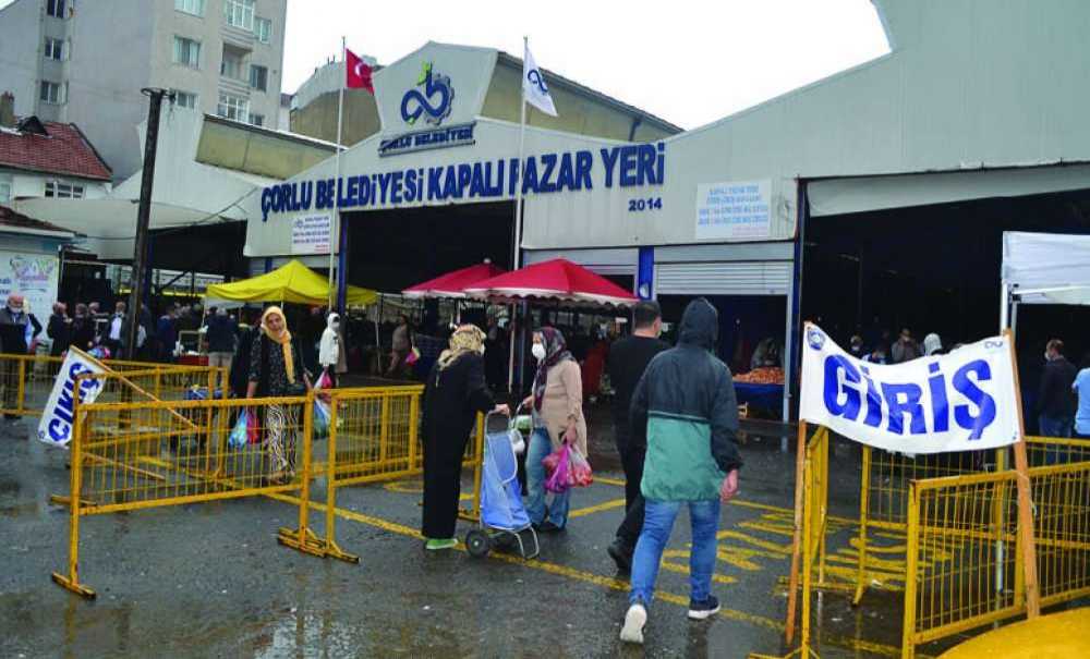 Pazarında Pandemiye Aldırış Eden Yok!