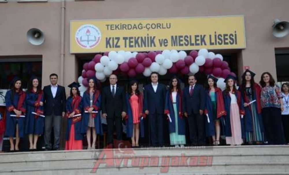 Kız Teknik Ve Meslek Lisesi'nde Mezuniyet Heyecanı