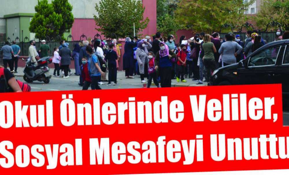 Okul Önlerinde Veliler, Sosyal Mesafeyi Unuttu