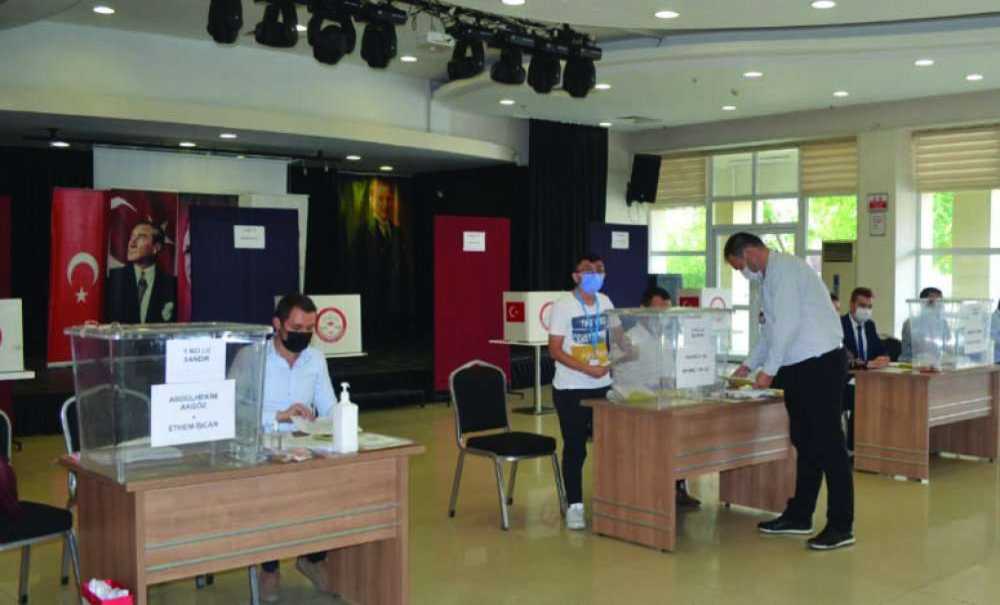 Ak Parti'de 400 Delegenin 177 Tanesi Oy Kullandı