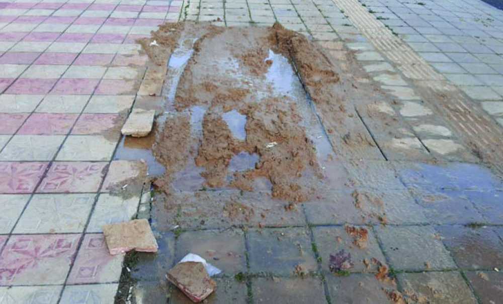 Kaldırımdaki Su Patlağı Yapılmayı Bekliyor
