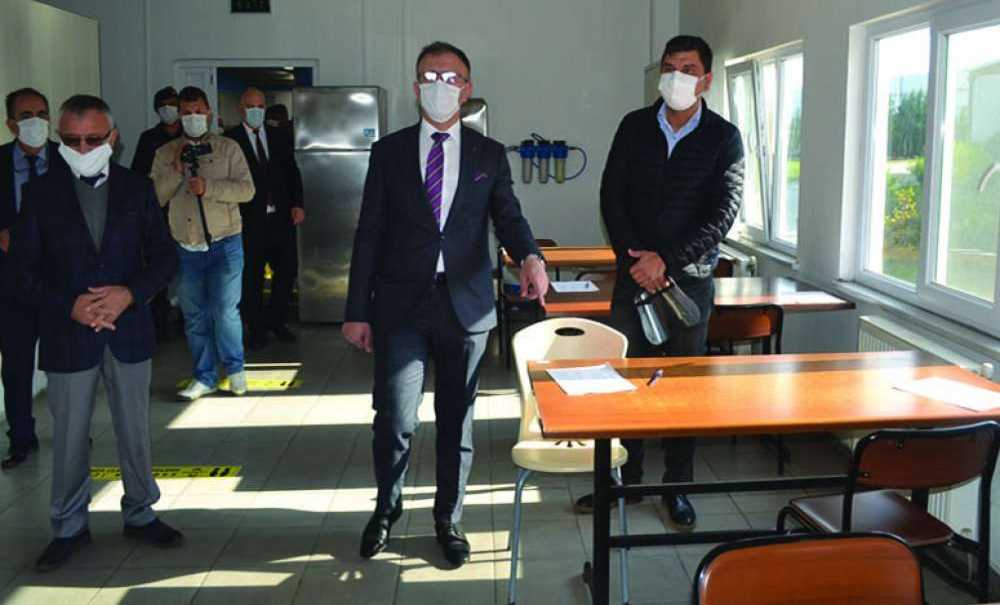 Kaymakam Sarılı, Fabrikaları Denetledi