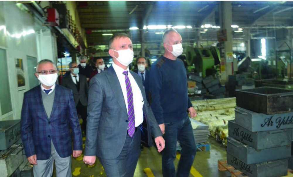 Kaymakam Sarılı, Fabrikaları Denetledi