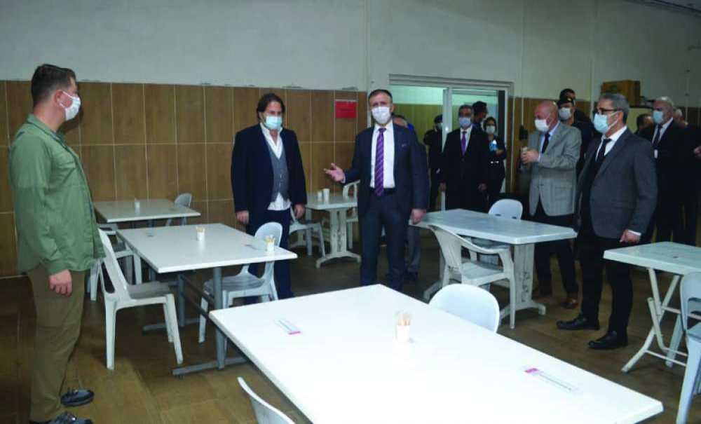 Kaymakam Sarılı, Fabrikaları Denetledi