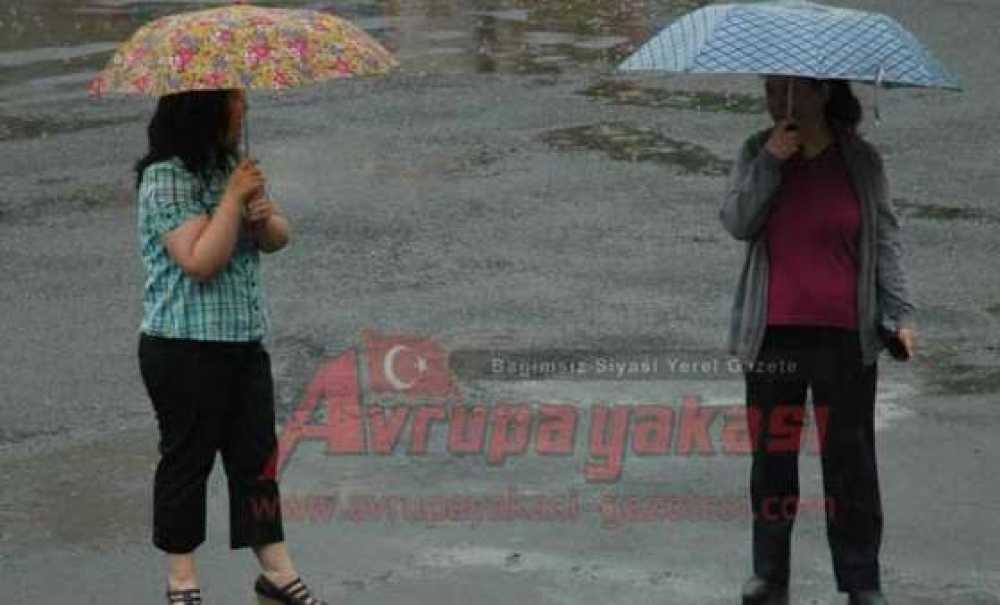 Çorlulular Yağmura Yakalandı