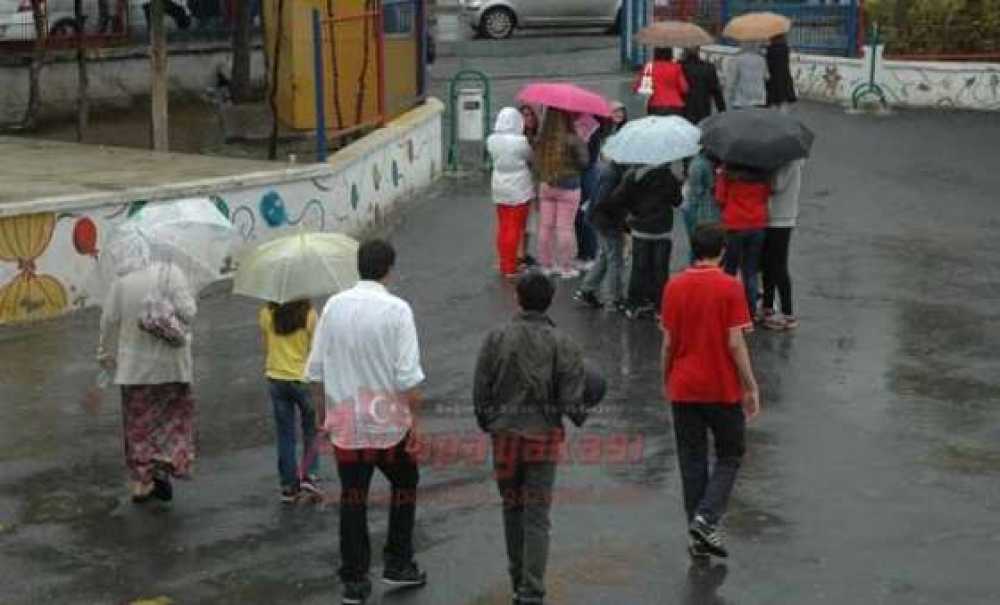 Çorlulular Yağmura Yakalandı