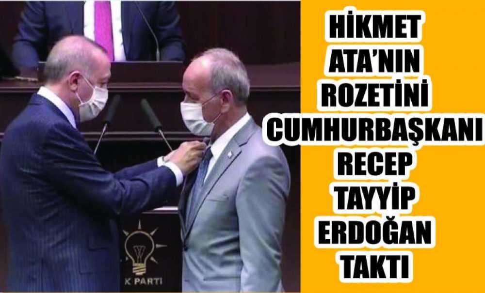 Hikmet Ata'nın Rozetini Cumhurbaşkanı Recep Tayyip Erdoğan Taktı
