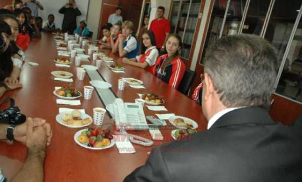 Türkçe`nin Çocuklarından Kaymakam Doğan Ve Başkan Baysan`a Ziyaret