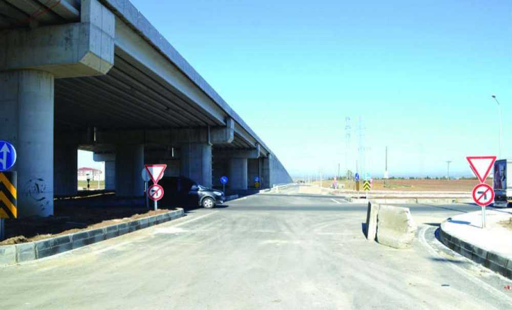 Yan Yollar Hala Trafiği Açılamadı