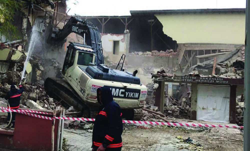 Eski Halk Eğitim Merkezi'ne İlk Kepçe Vuruldu