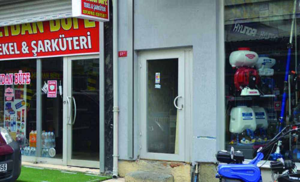 Saray Caddesi'ndeki Esnaf Bir Bir Kapanıyor