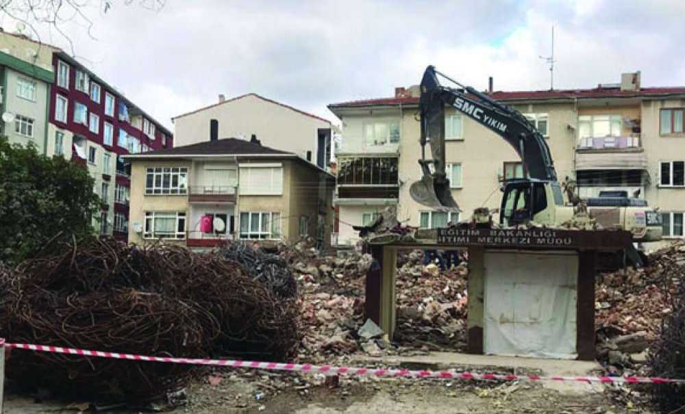 Bina Tamamen Yıkıldı