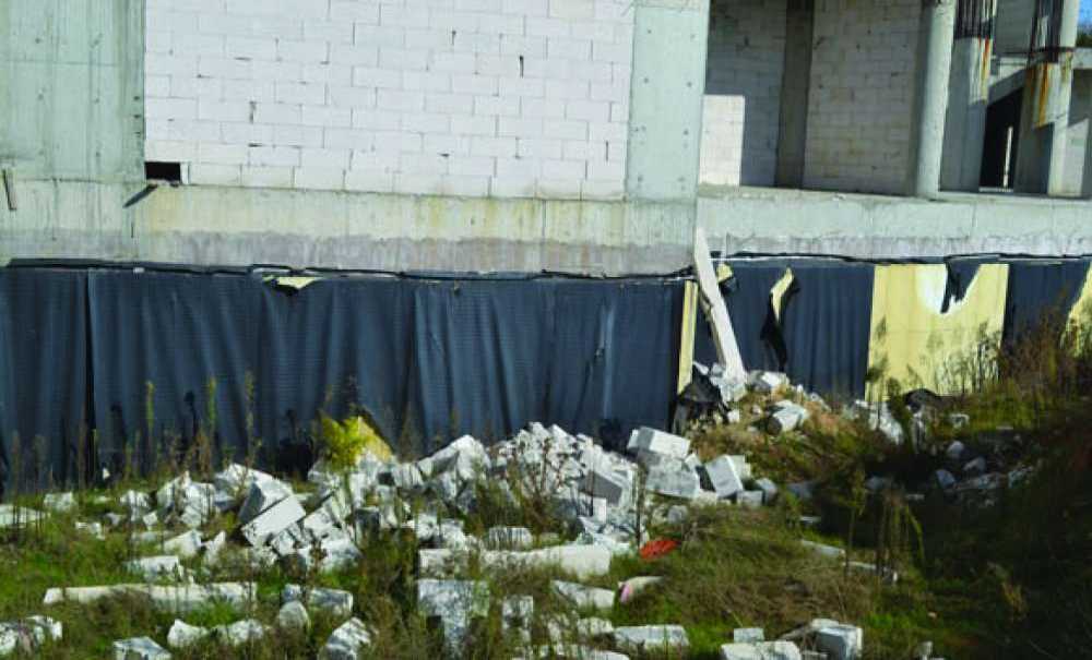 Bina Kaderine Terk Edildi