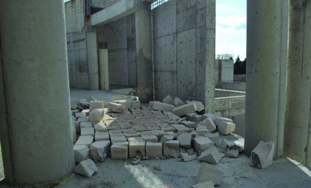 Bina Kaderine Terk Edildi