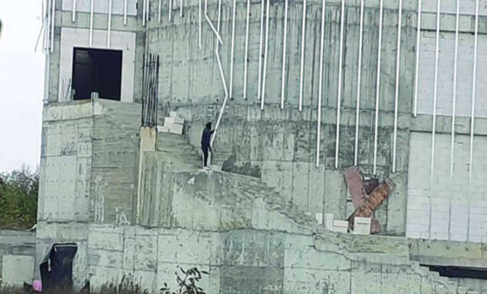 Bina Kaderine Terk Edildi