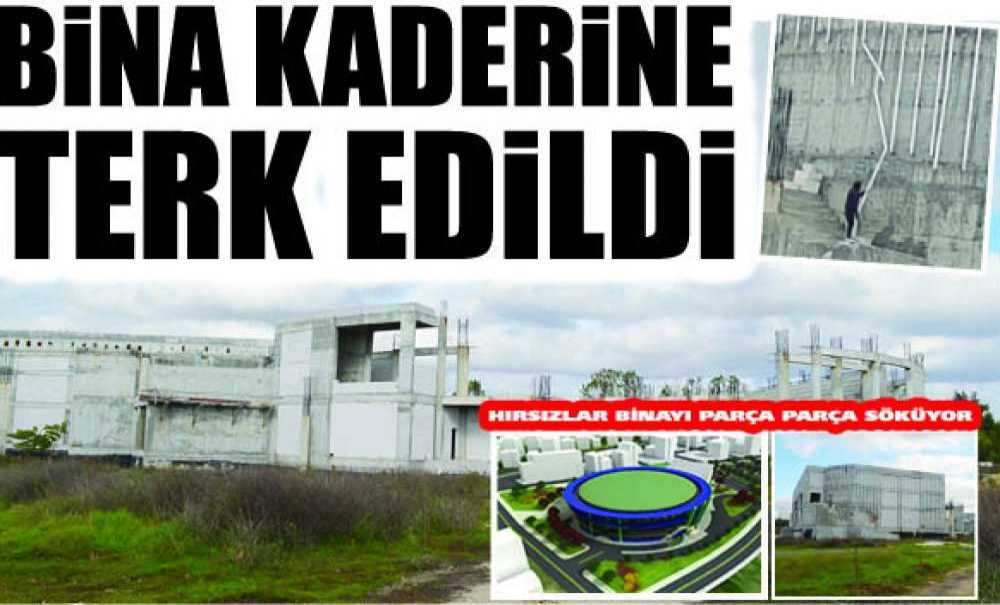 Bina Kaderine Terk Edildi