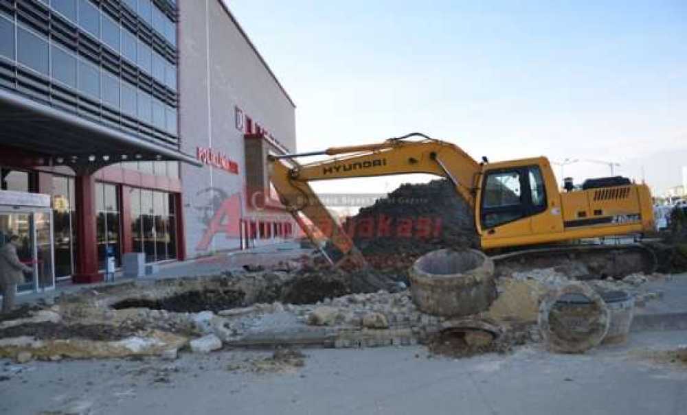 Çorlu Devlet Hastanesi'nde İş Makineleri Çalışıyor