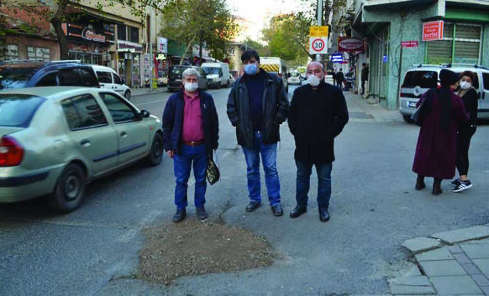 Çözmek Yerine, Üstünü Kapattı