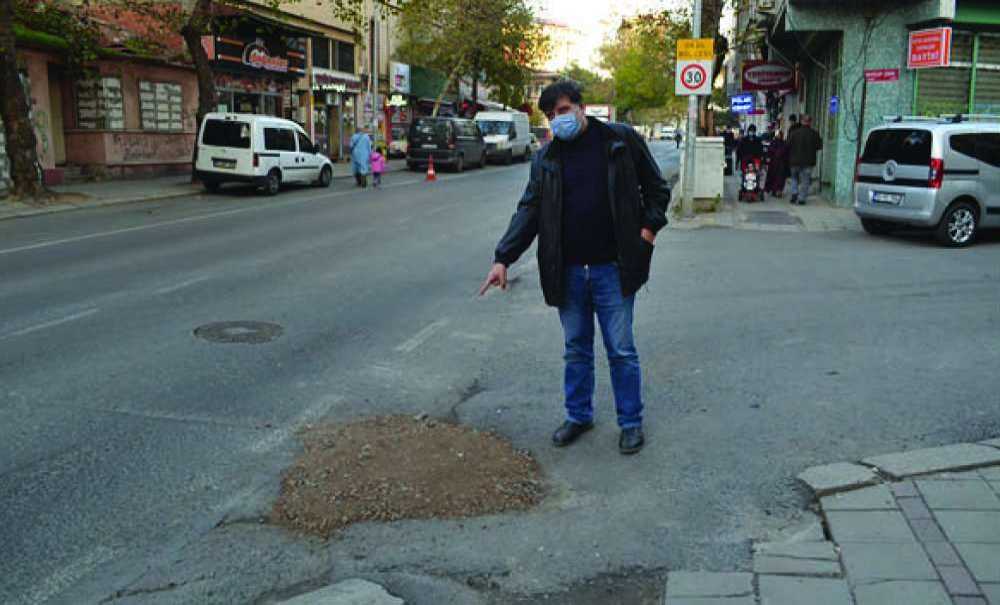 Çözmek Yerine, Üstünü Kapattı