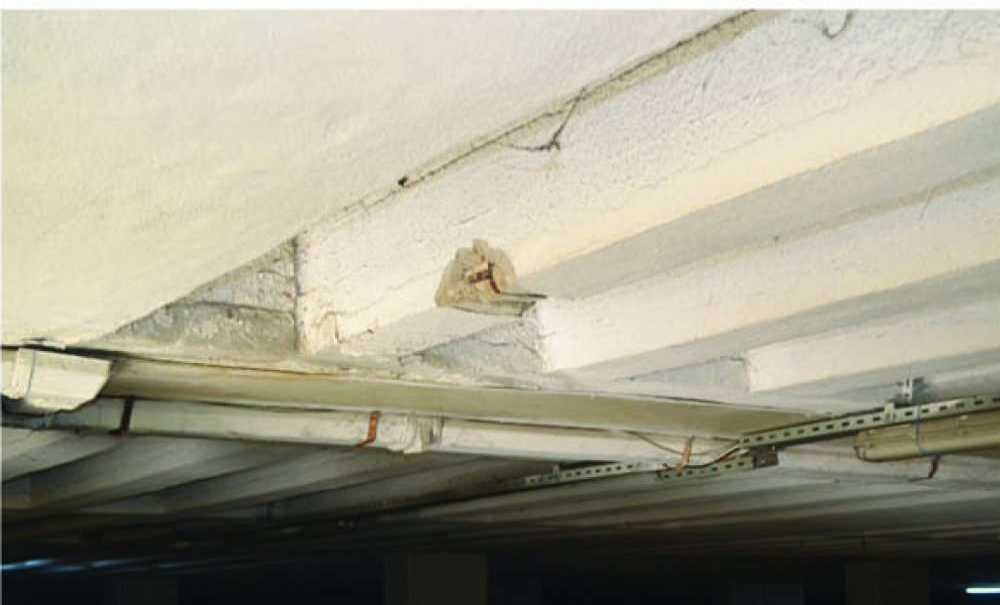 Büyükşehir Belediyesi'ne Ait Otopark Dökülüyor