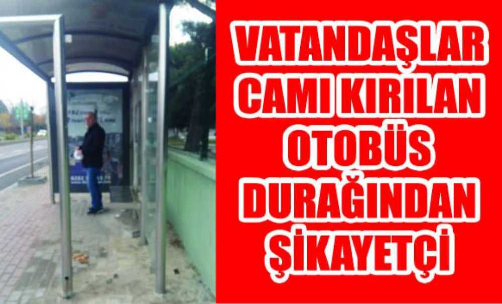 Vatandaşlar Camı Kırılan Otobüs Durağından Şikâyetçi