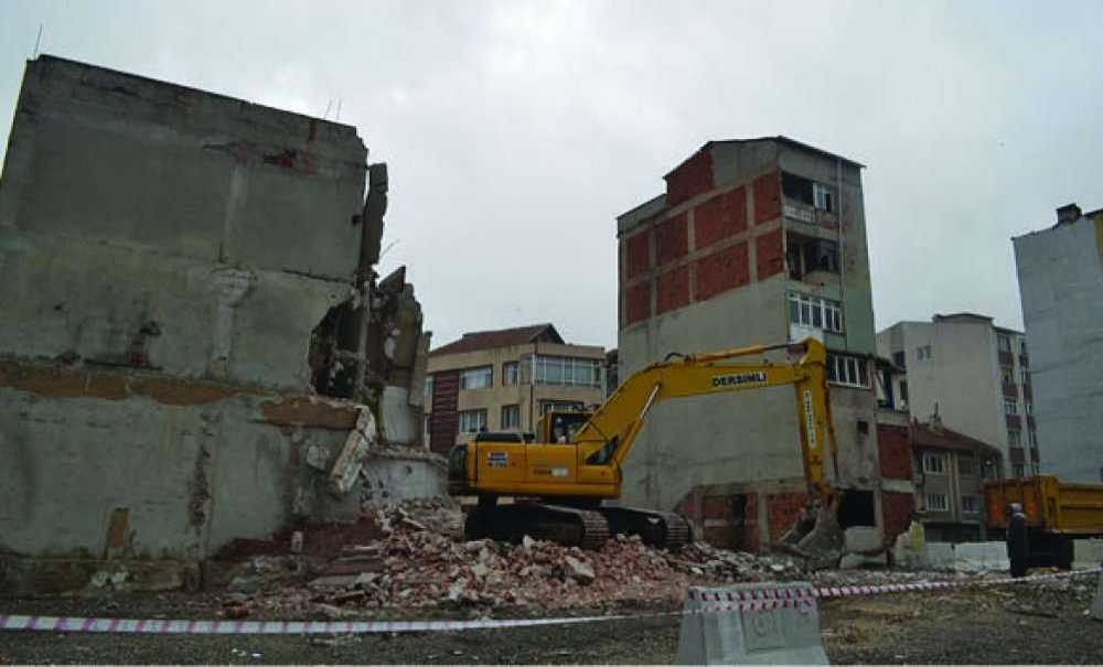 Binalar Yıkılmaya Başlandı