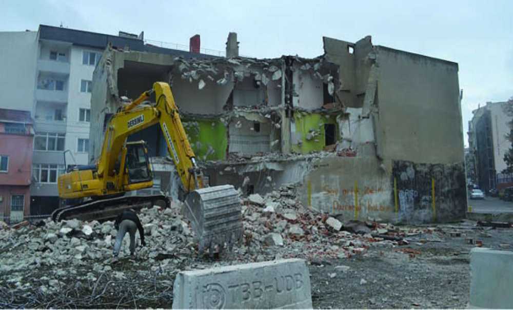 Binalar Yıkılmaya Başlandı