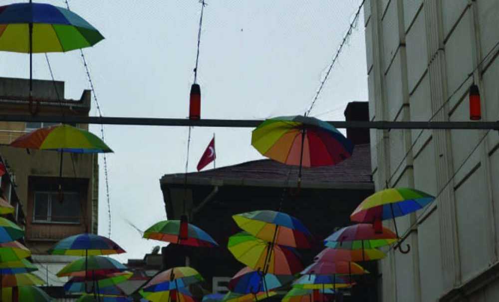 Şemsiyeli Sokaktan Geriye Bu Görüntüler Kaldı