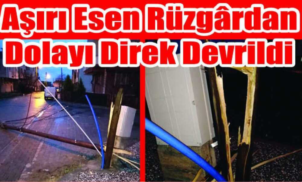 Aşırı Esen Rüzgârdan Dolayı Direk Devrildi
